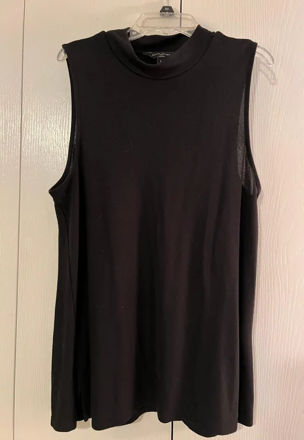 Banana Republic Mock Sleeveless Black - Image 3