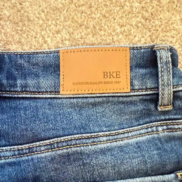 Woman’s BKE Billie Slim Fit Cropped Straight High Rise Stretch Jeans Size 27X28 - Image 8