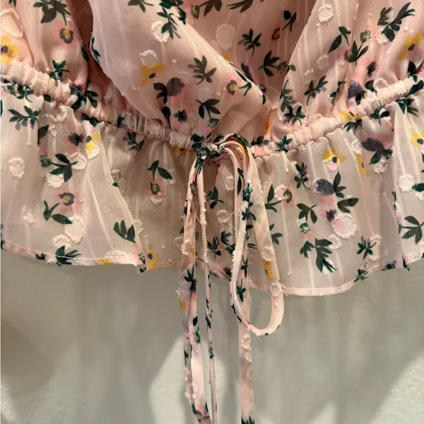 TULAROSA Ruffle Floral Print Blouse‎ size XS Textured - Image 3