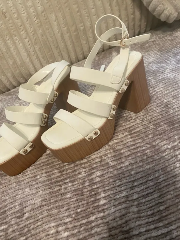 Forever 21 Chunky Heels Block Faux Leather - Image 4