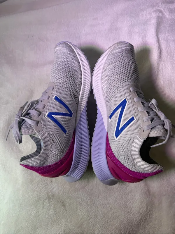 New Balance Women's Light Gray Running Shoe with Purple and Pink Accents - Image 8
