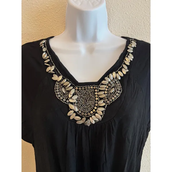 White Mark Tunic Top M‎ Black Beaded Bib Neckline Boho Chic Sharkbite Hem - Image 4