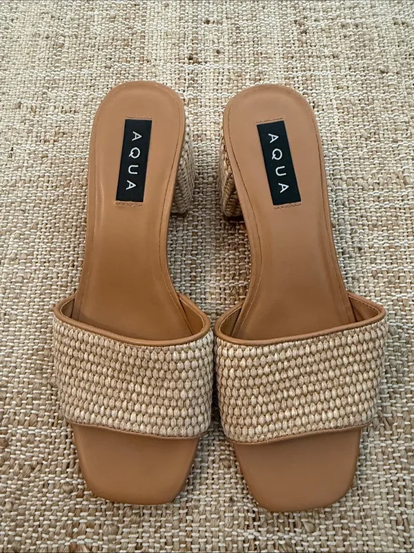 Aqua Women's Suri Raffia Woven Slide Block Heel Sandals size 8 - Image 2