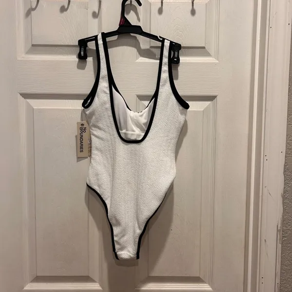 No Boundaries‎ Womens Medium White Textured High Leg One Piece Swimsuit NWT - Image 3