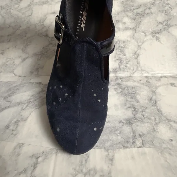 Re-Mix Vintage Footwear Cloche‎ T-straps in Navy Suede/Black Patent, Size 6 - Image 6