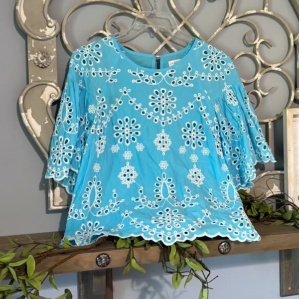 Sky Blue Eyelet Top Scalloped Bell Sleeves Studio JPP Womens Medium - Image 6