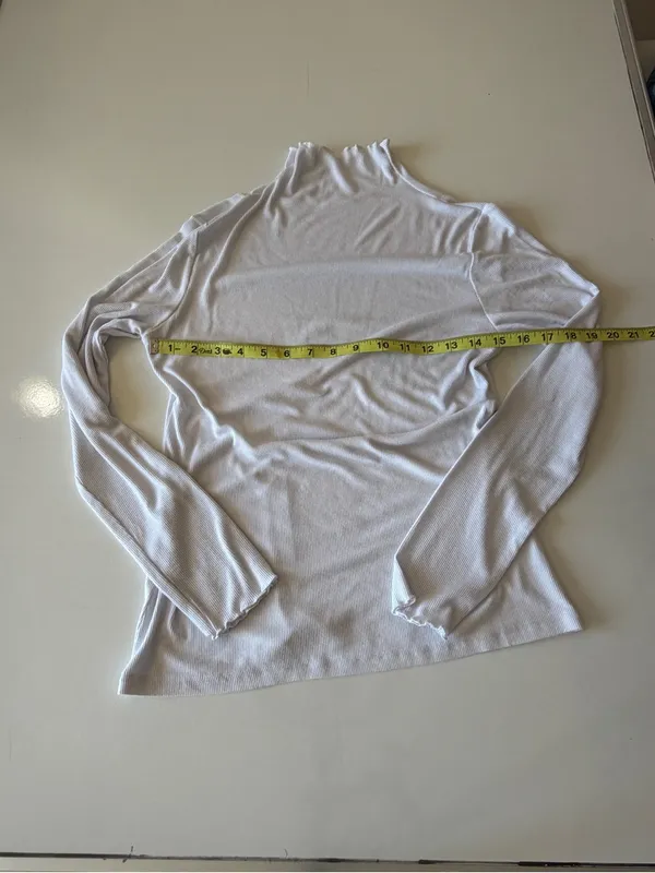 Trendy white lightweight turtleneck fitted long sleeve ribbed shirt medium - Image 3