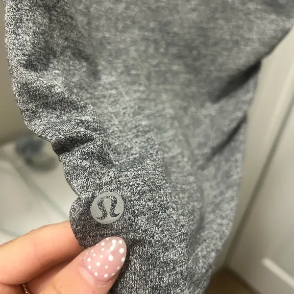 Lululemon workout top - Image 4