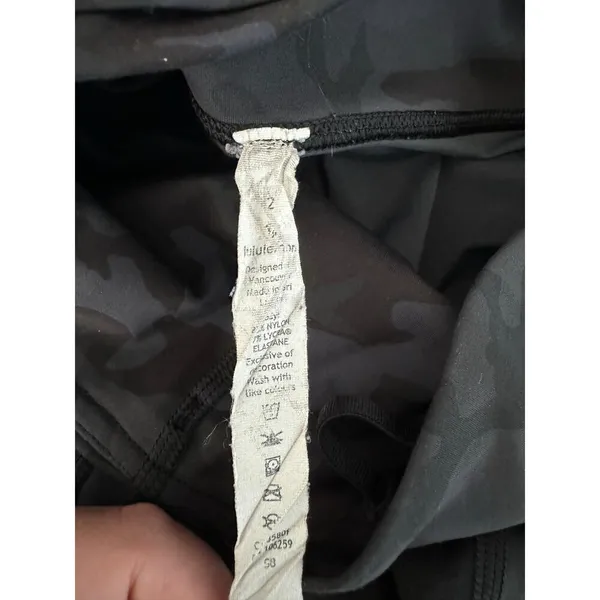 Women's Lululemon Fast Free 7/8 Tight II in Black and Grey Camo size 2 - Image 5
