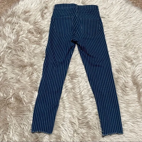Zara pinstriped torn knee jeans size 4 - Image 5