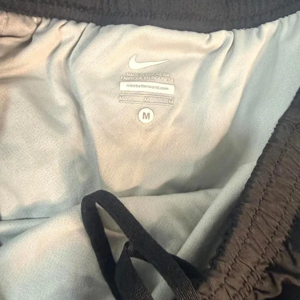 Nike Women's Black and Grey Shorts - Image 4