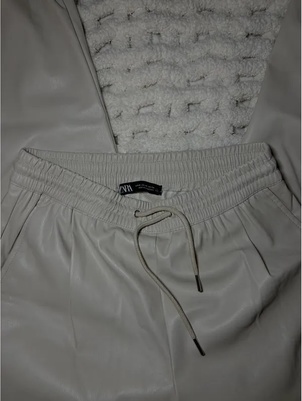 Zara Women's White and Cream Trousers - Image 2