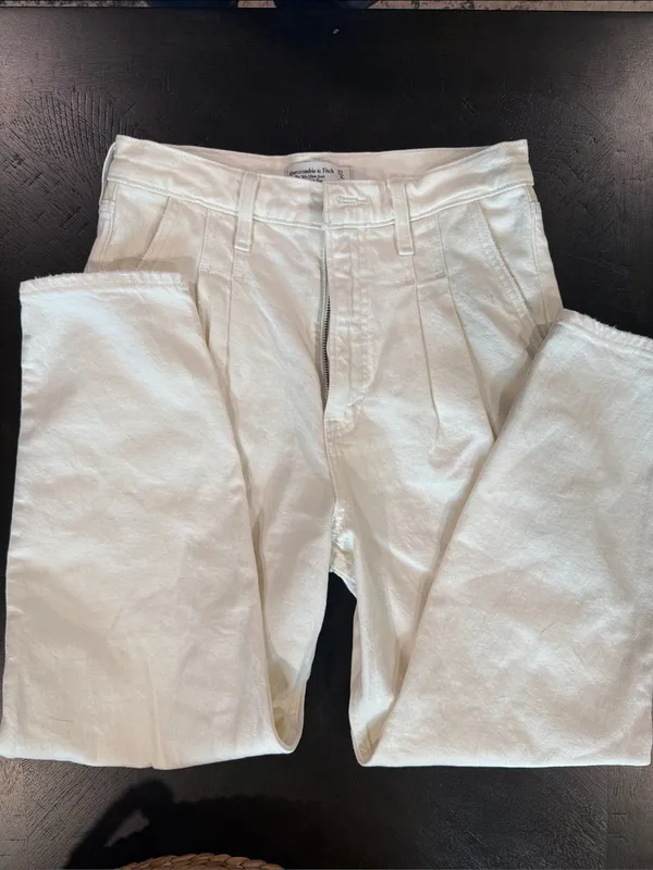 Abercrombie & Fitch White Pleated Chinos - Image 6
