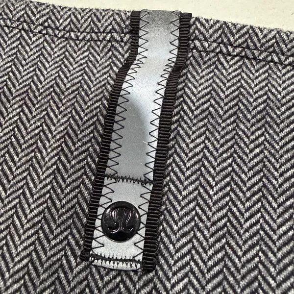 Lululemon Vinyasa Heathered Black Herringbone Scarf Rulu - Image 8