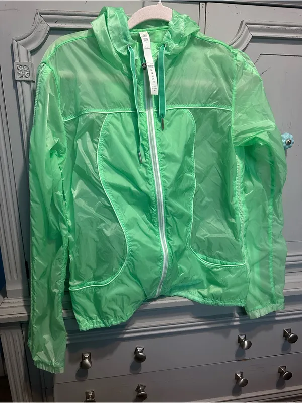 Lululemon Transparent-See Jacket
Fresh Teal / Very Green - Image 7