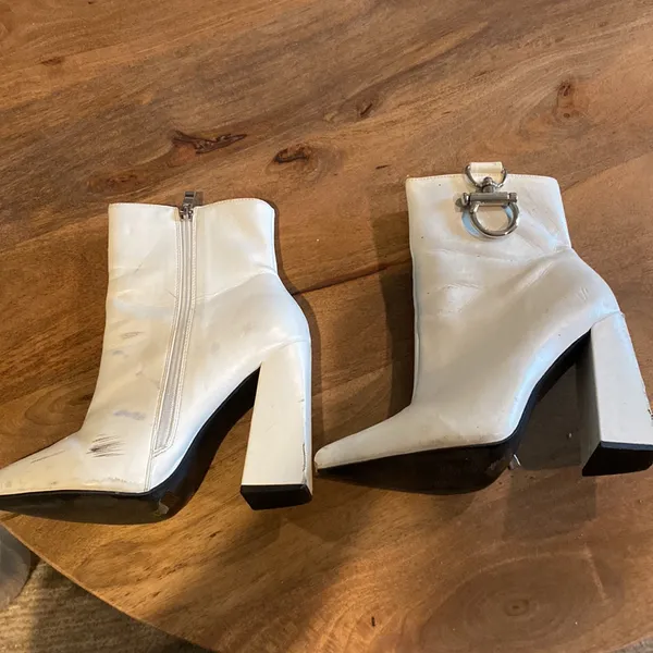 Elegant White Ankle Boots Size 6 - Image 3
