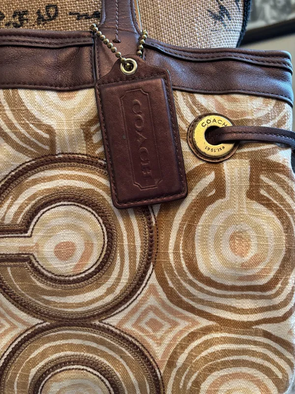 Coach Beautiful purse medium size 💜 - Image 3