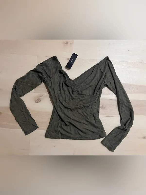 Lulus NWT Women Small Khaki Olive Green Long Sleeve Ribbed Fitted Wrap Top - Image 8