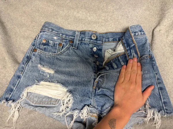Levi’s Shorts 501 - Image 2