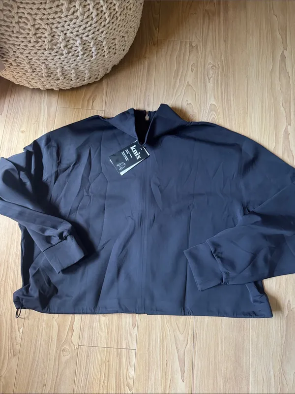 knix Cloudcut Studio Bomber Black - Image 3