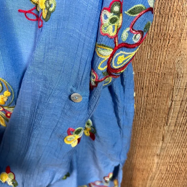 Fig and Flower Blue Floral Embroidered Roll Tab Button Down Top Large Boho L - Image 6