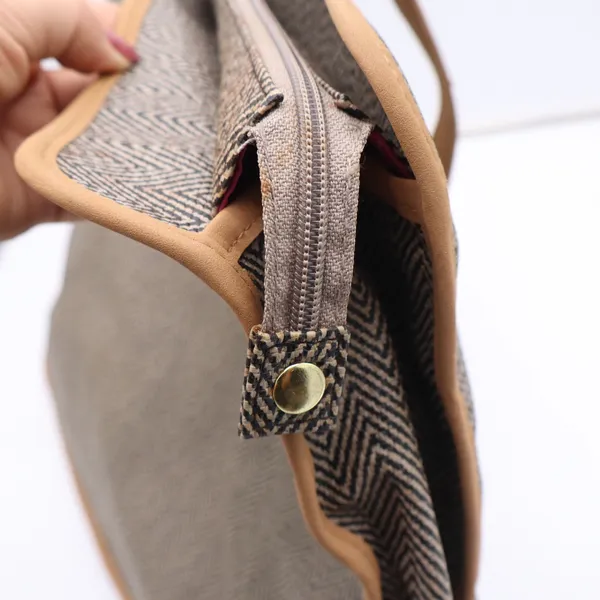 C. Wonder Tote Bag Women Large Herringbone Tan Black Pink Lining Fair - Image 5
