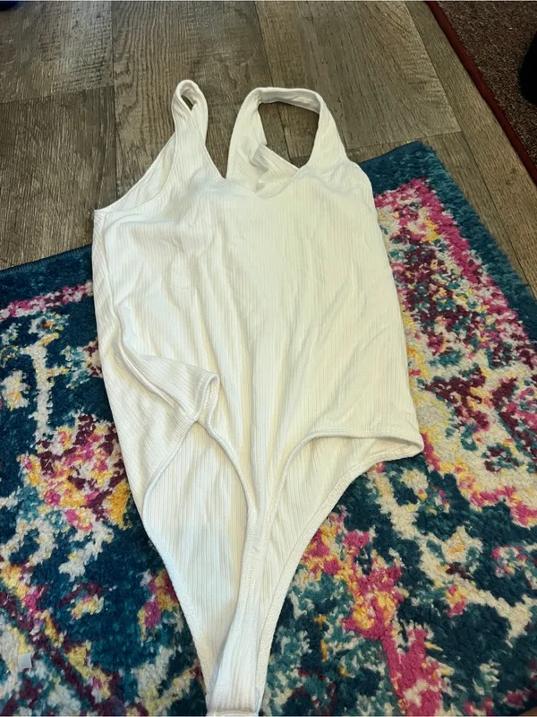 Abercrombie Women’s White Ribbed Tie-Front Bodysuit - Image 7