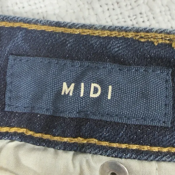 Aeropostale Shorts Woman Size 2 Midi Cuffed Denim‎ Blue Distressed - Image 6