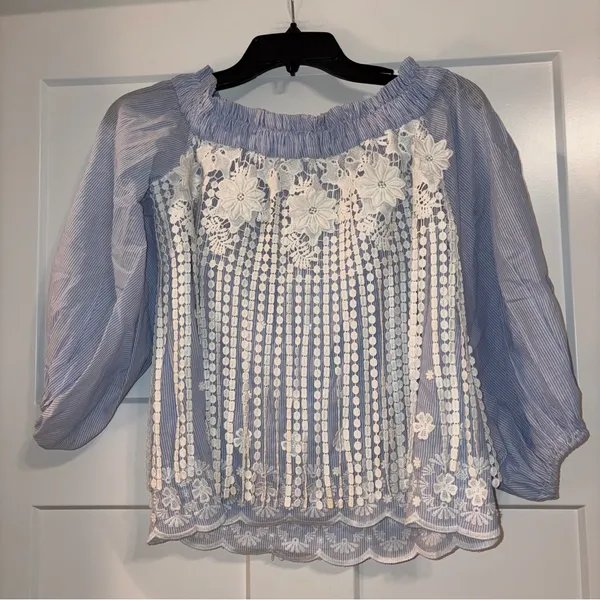 Alexis blue/white off the shoulder blouse White Lace Embroidered Small - Image 2