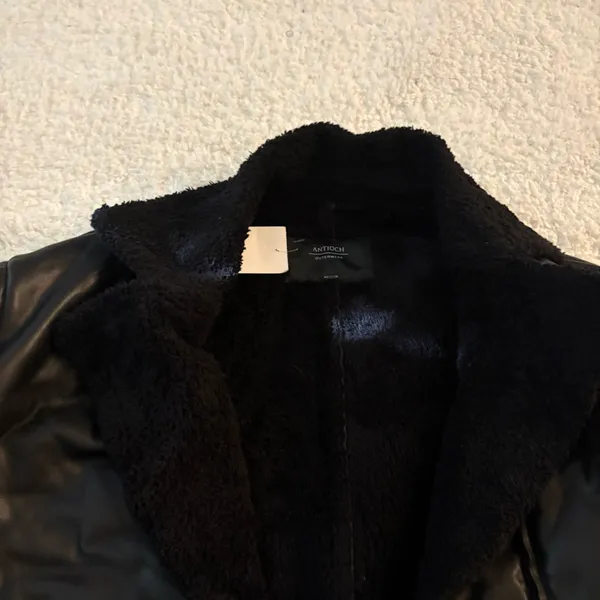 NWT Revolve Antioch Faux Leather Winter Coat in Black. Size Medium. - Image 4