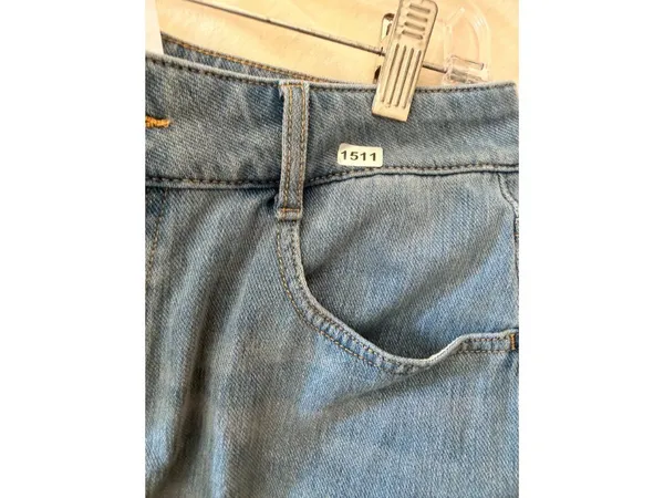 Halara M Womens Medium Light Wash Denim Shorts -see pics With Pockets & Rolled - Image 7