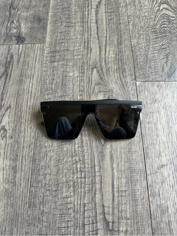 Quay Australia Polarized Nightfall Split Black/Smoke Lens Shield Sunglasses 52mm - Image 2