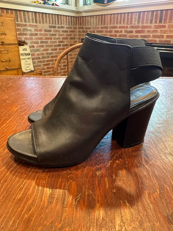 KENNETH COLE Reaction Fridah Fly Open Toe Bootie Heel - Image 5