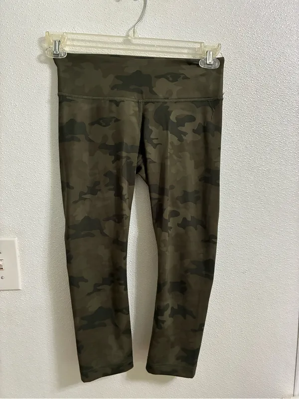 lululemon athletica Dark Gray Black Camo Leggings 4 - Image 6