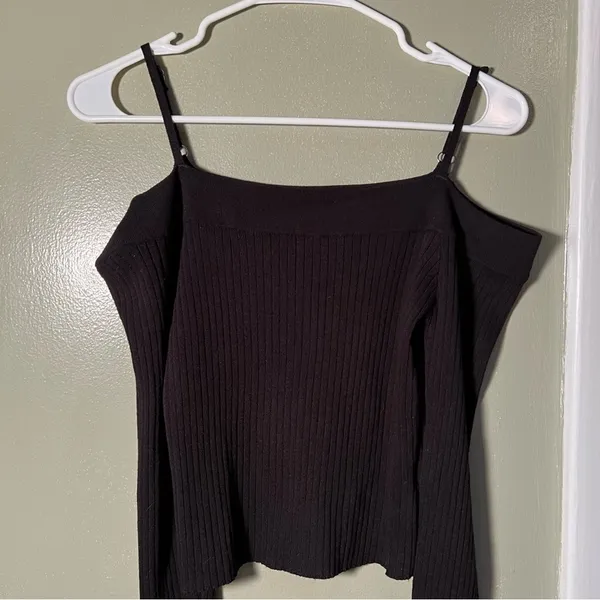 Forever 21 Women's Size Large Cold‎ Shoulder Sweater Black Ribbed Off Shoulder - Image 3