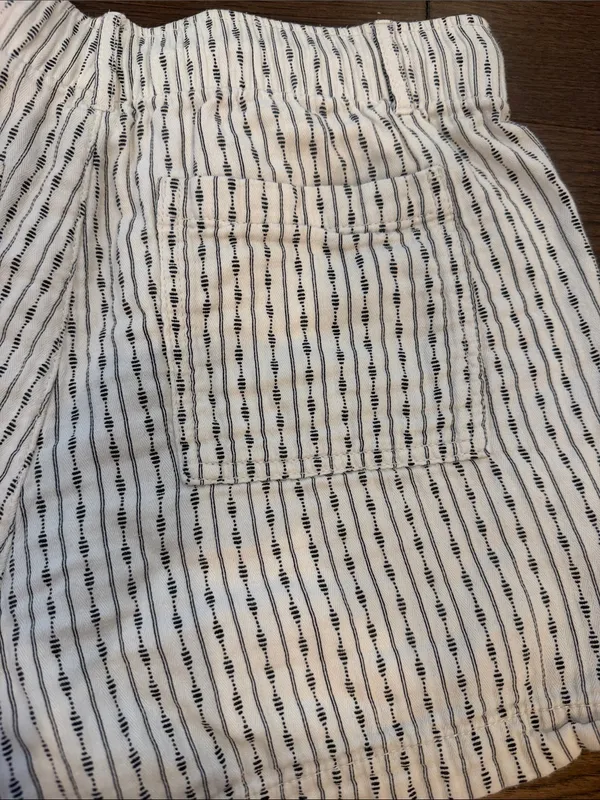 Old Navy White and Navy Patterned Pull-On Shorts Size Small - C31-059 - Image 6