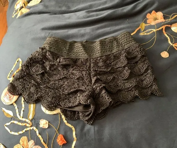 Rewind Black lace shorts - Image 3