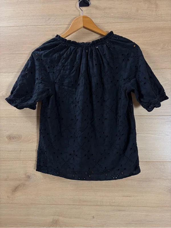 Elie Tahari Black Eyelet V-Neck Top Small - Image 5