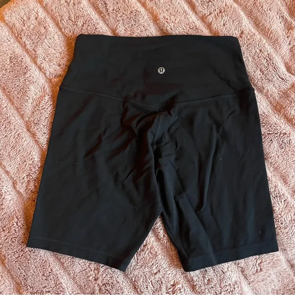 Lululemon Size 8 Align Tank and Black Biker Shorts - Image 3