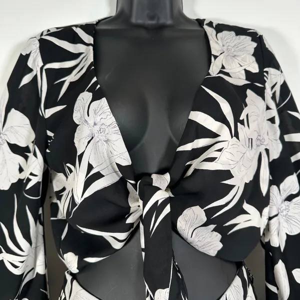 Show Me Your Mumu Jaelynn Jumpsuit Womens Medium Black/White Tied Up Bell Sleeve - Image 6