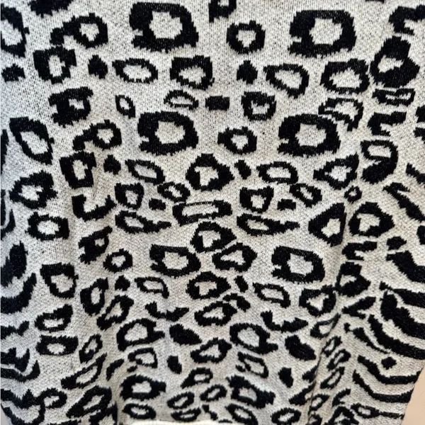Black & White‎ Leopard Print Intermix Sweater Sz Small - Image 3