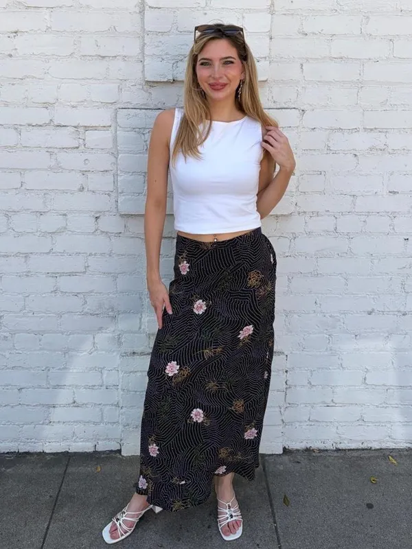 Vtg Coldwater Creek black floral maxi skirt with pink flowers and gold accents sz L - 16x38 #grunge #cottagecore #retro #y2k - Image 2