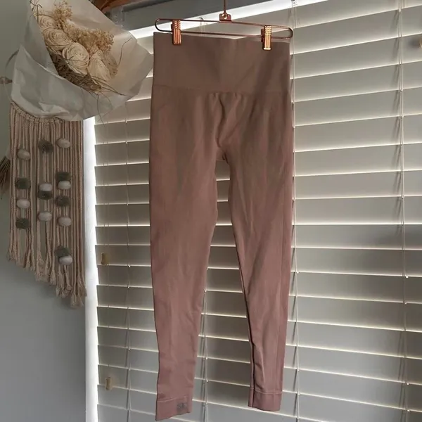 SET Active dusty pink neutral ribbed seamless leggings size small - Image 3