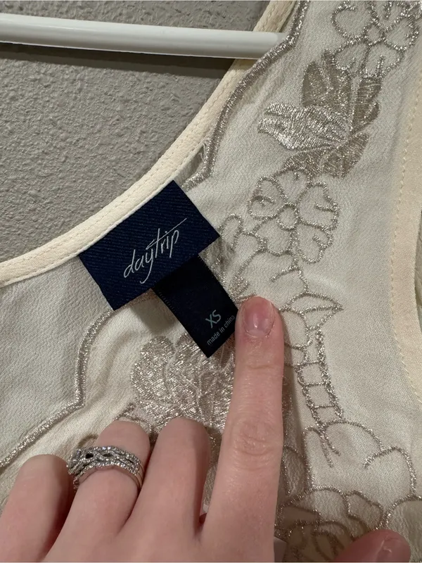 Buckle NWT Daytrip Embroidered Floral Tank - Image 5