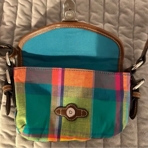 Chaps‎ small crossbody Madris bag. Spring and summer magnetic closure. NWOT - Image 4