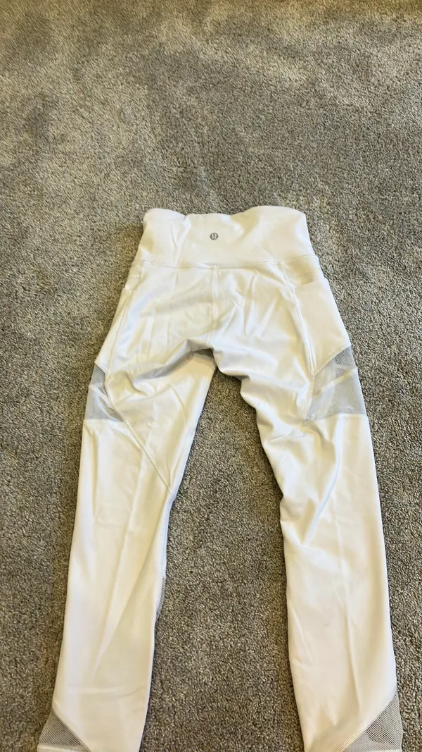 Lululemon White Cropped Leggings With Pockets - Image 3