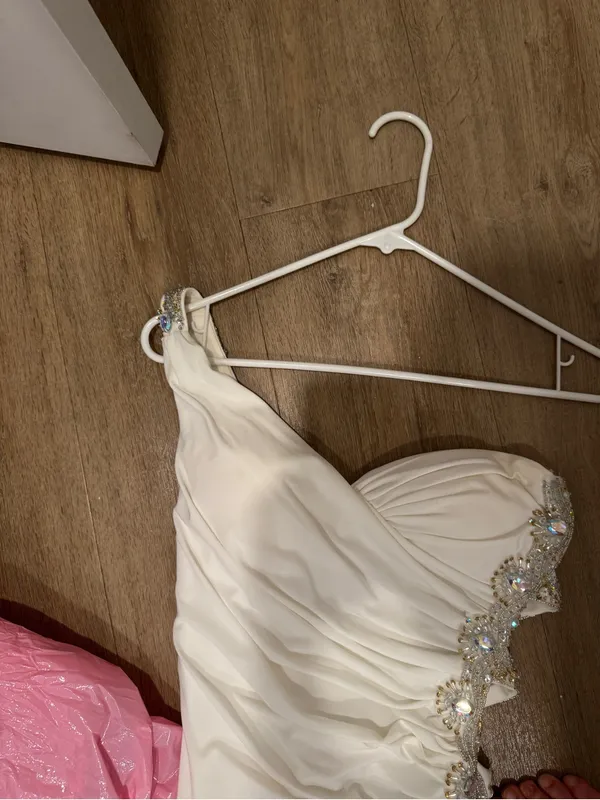 Elegant One-Shoulder White Prom Dress with Beaded Trim - Image 3
