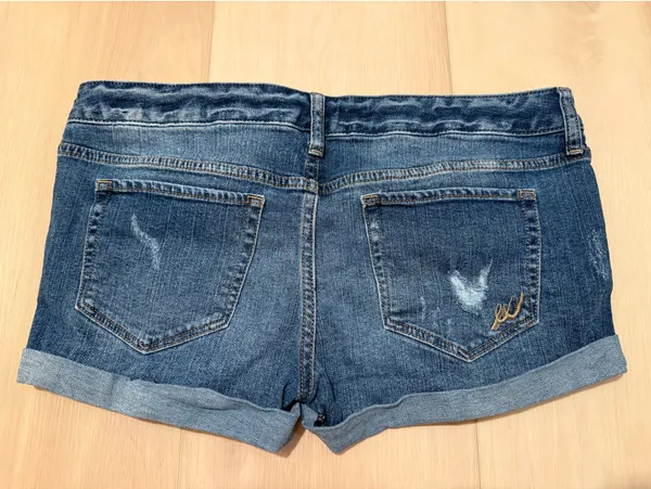 Express jean shorts distressed style Women's Size 8 - Image 3