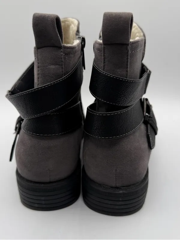 Relativity Moto Ankle Boots 8.5 Gray Sherpa Lined Buckle Strap Lug Sole - Image 4