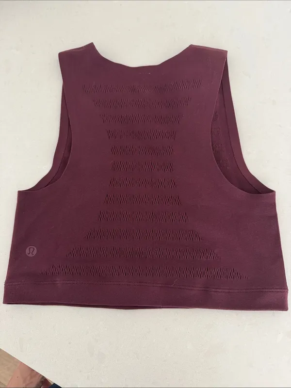 EUC lululemon athletica Maroon Knit Crop Tank - Image 2